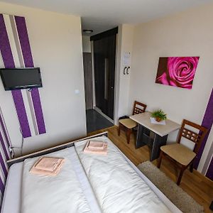 Pokój z łóżkiem king-size